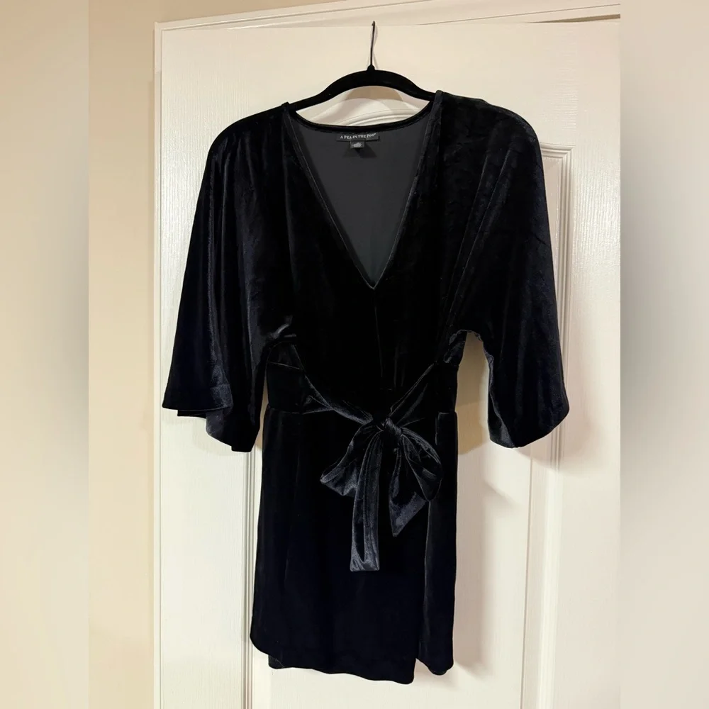A Pea in the Pod Black Velvet Maternity Top Size M